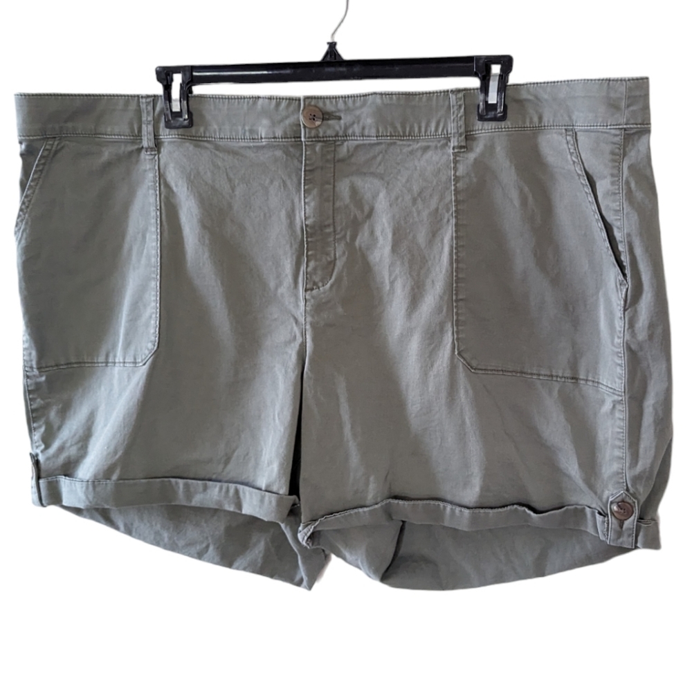 Lane Bryant Green Chino Shorts 26W Cuffed Tab Detail Khaki w Pockets 4X Solid